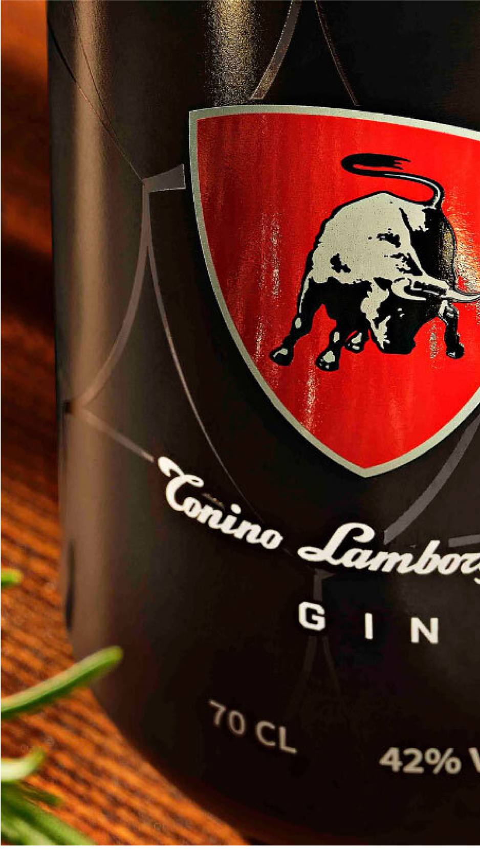 TONINO LAMBORGHINI - Un gin creato a immagine e somiglianza del suo brand, posizionato nei mercati internazionali come espressione del Made in Italy di eccellenza e di alta gamma.
